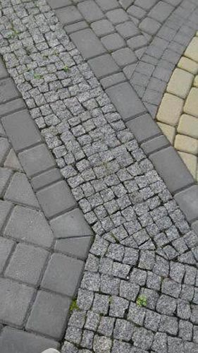Доріжка з бруківки