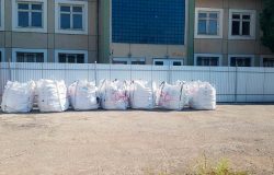Бруківка насипом у мішках