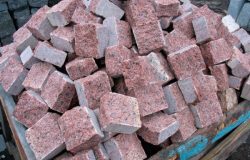 Бруківка насипом