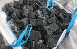 Бруківка насипом у мішках