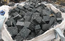 Бруківка насипом у мішках