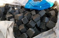 Бруківка насипом у мішках